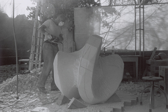 Daniel Strübi, Bildhauer, Arbeitsprozess 05, ganze Form, Skulptur Invers III