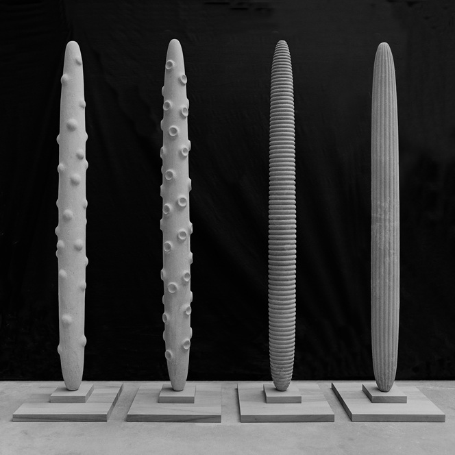 Skulpturen 09 von Daniel Strübi, Kørn I bis IV    Santafiore und Pietra etrusca .